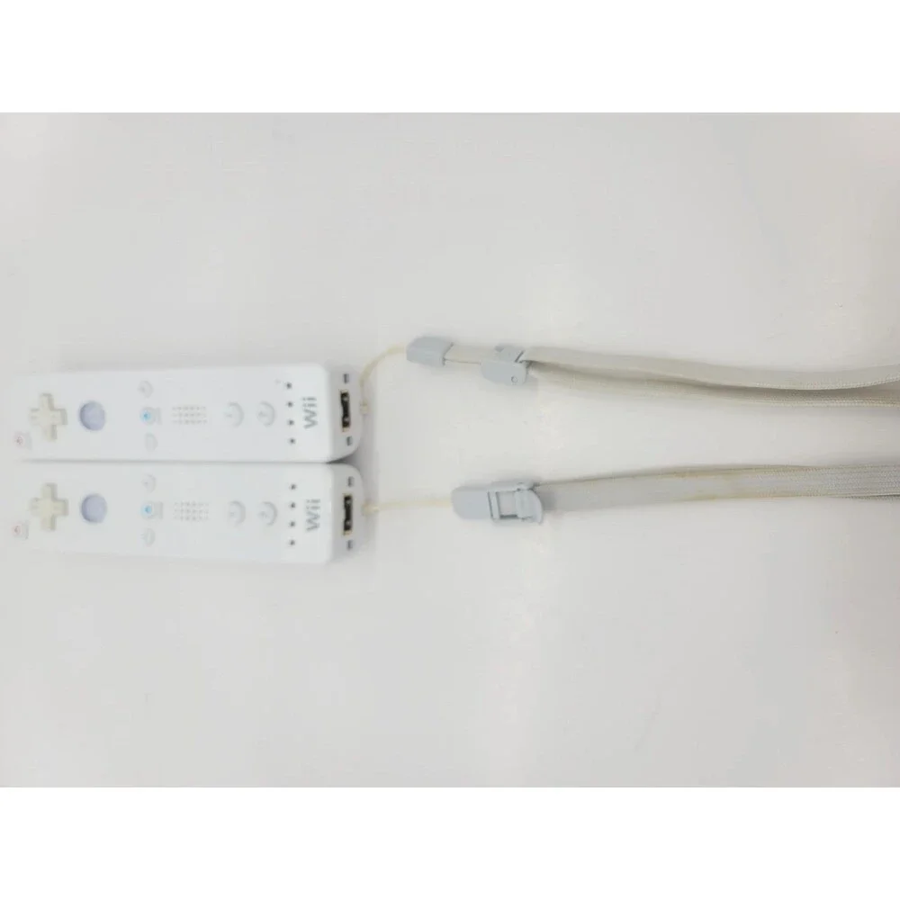 Nintendo Wii Controller 5 Piece Set: Controllers, Zapper, and Nunchuks